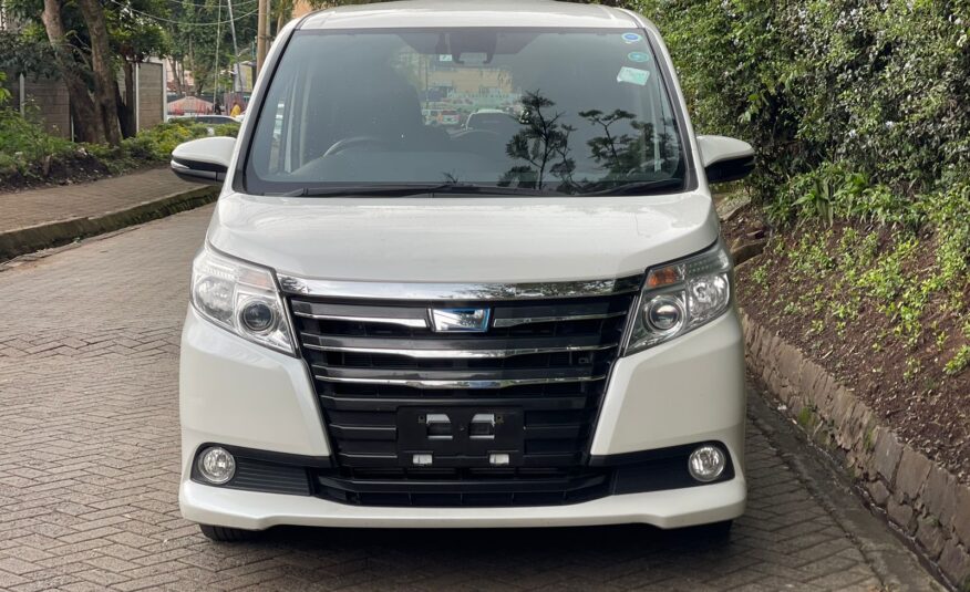 2016 Toyota Noah Hybrid