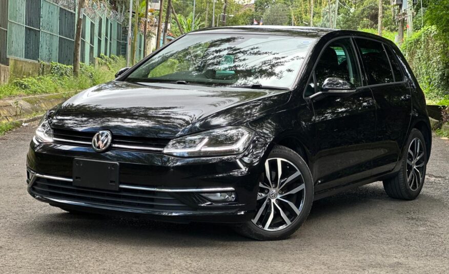 2017 Volkswagen  Golf Turbo 7.5🔥NewShape_