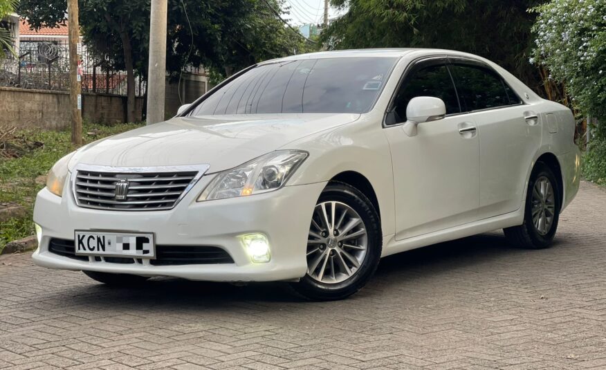 2010 Toyota Crown RoyalSaloon