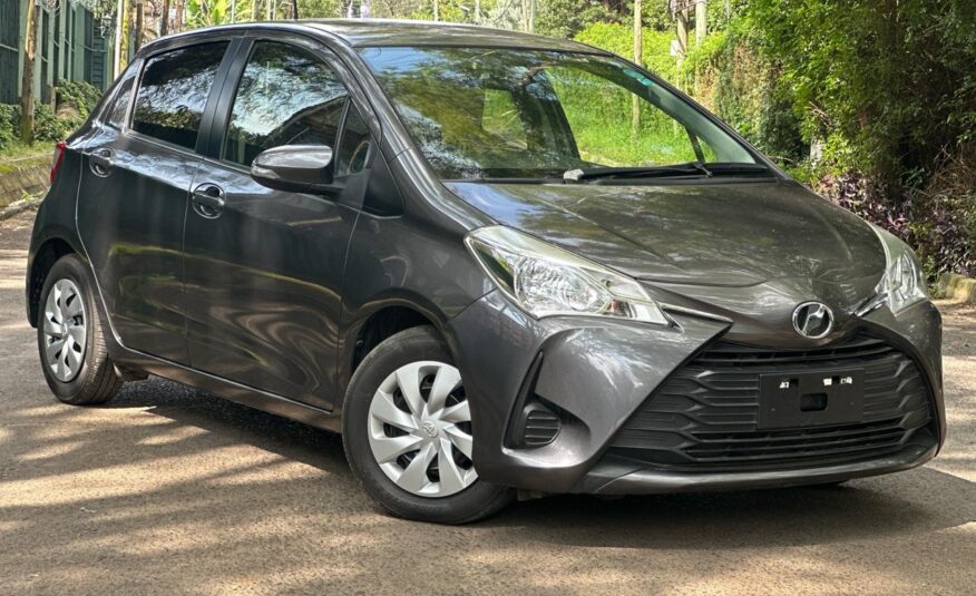 2017 Toyota Vitz_