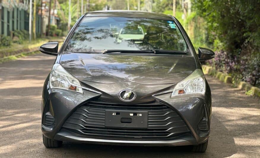 2017 Toyota Vitz_