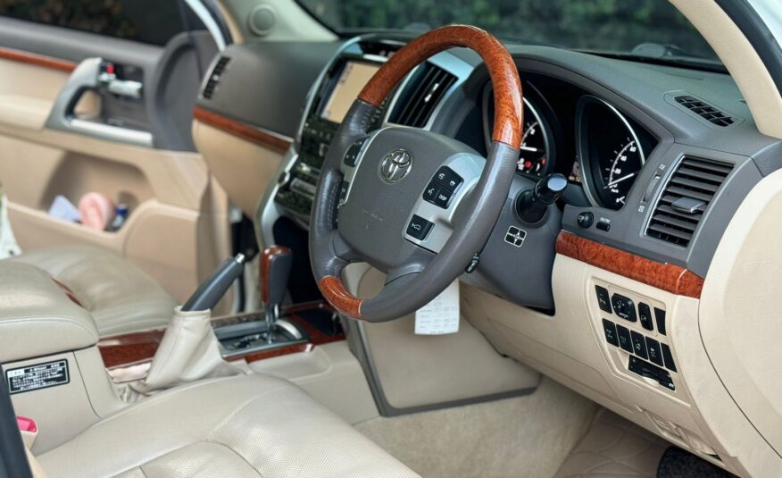 2015 Toyota Landcruiser V8 ZX