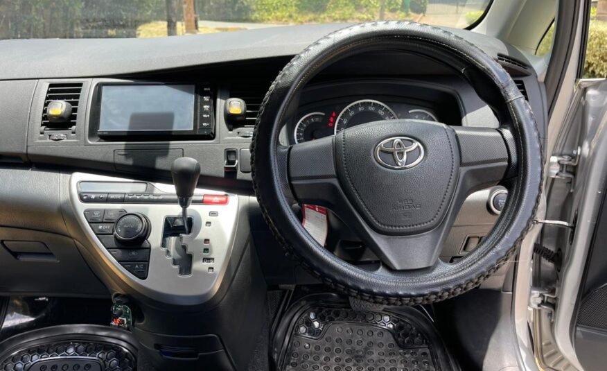 2017 Toyota Isis Platana