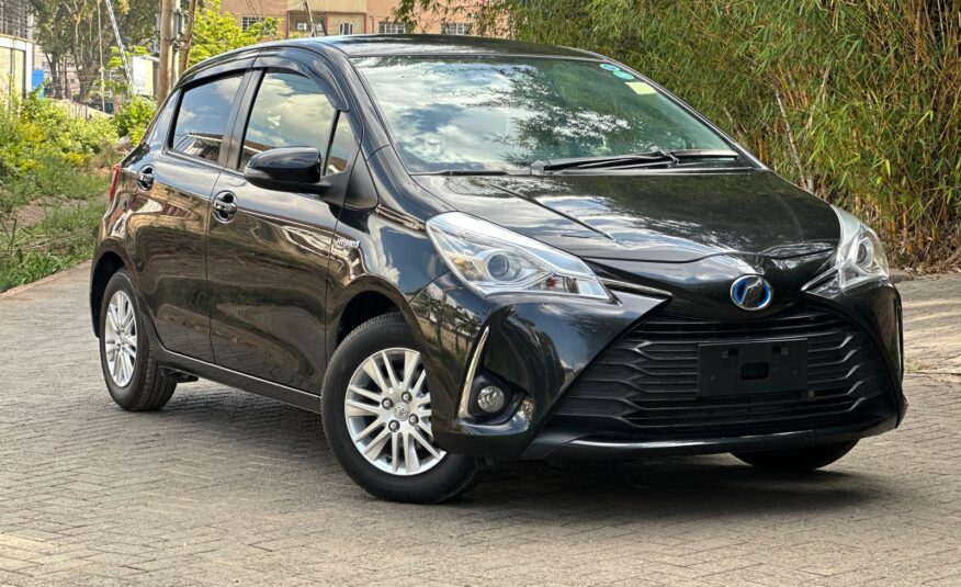 2017 Toyota Vitz_🔥Hybrid