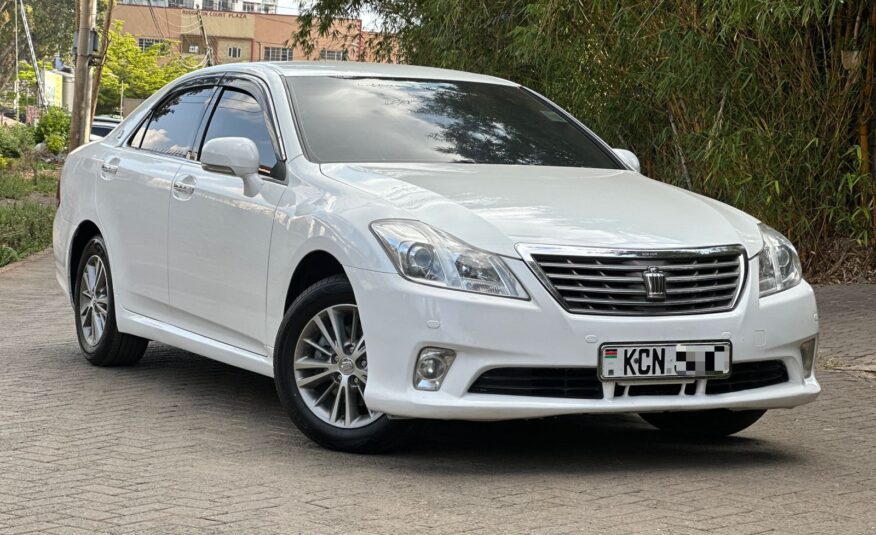 2010 Toyota Crown Royal Saloon