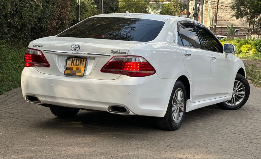 2010 Toyota Crown Royal Saloon