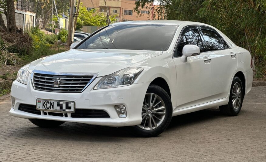 2010 Toyota Crown Royal Saloon