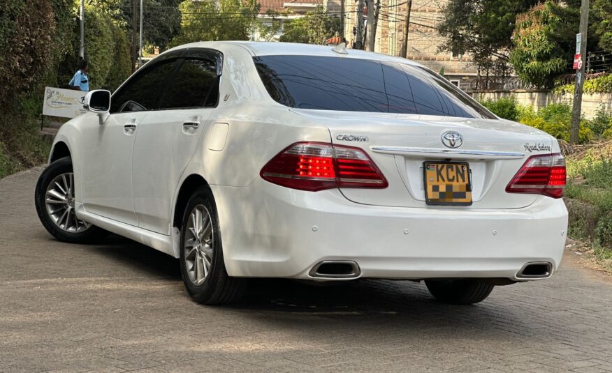 2010 Toyota Crown Royal Saloon