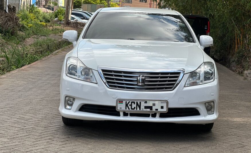 2010 Toyota Crown Royal Saloon