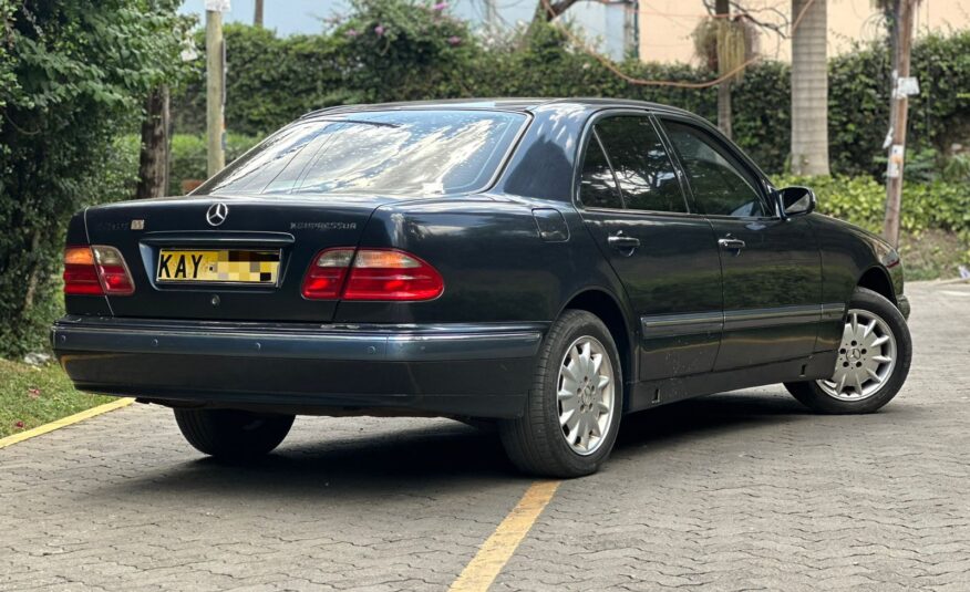 Mercedes Benz E200