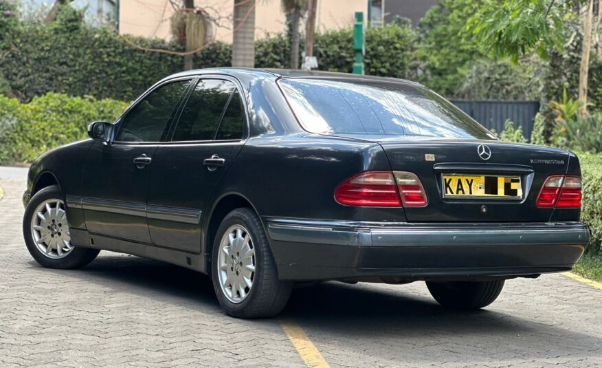 Mercedes Benz E200