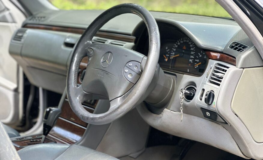 Mercedes Benz E200