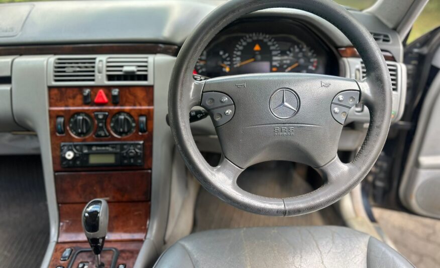 Mercedes Benz E200