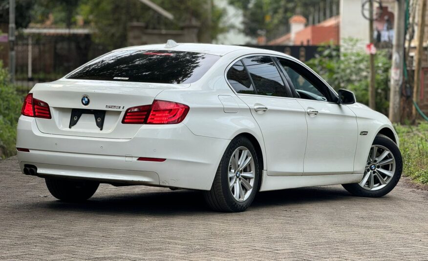 2012 BMW 523i_