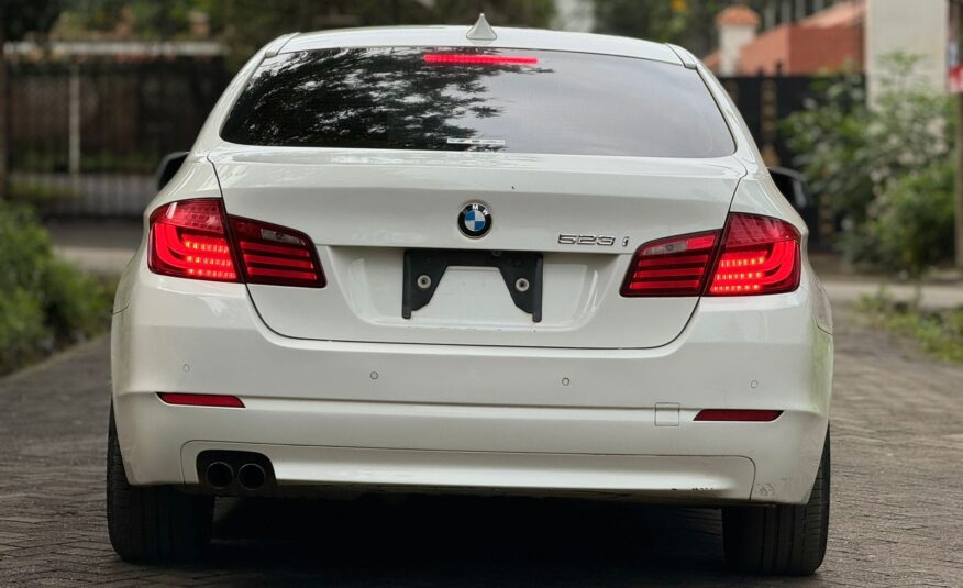 2012 BMW 523i_