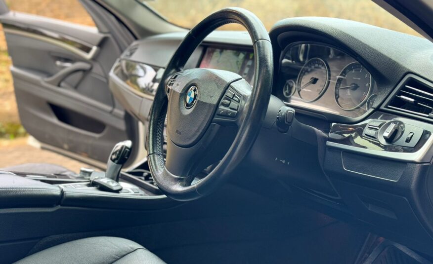 2012 BMW 523i_