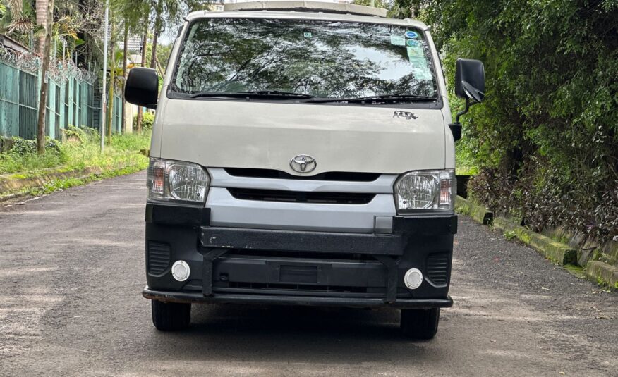 2016 Toyota Hiace 7L