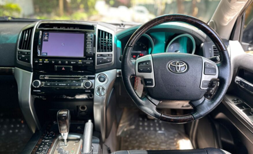 2014 Toyota Landcruiser V8 ZX