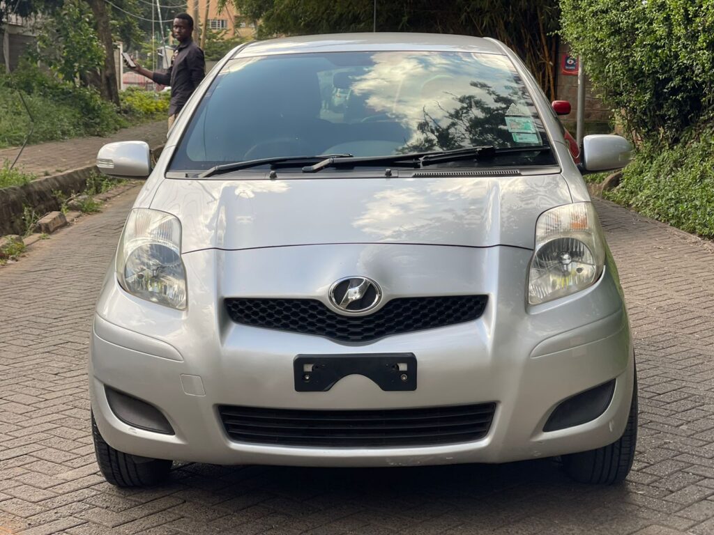  Silver 2011 Toyota Vitz in Kenya | Low-priced vehicles for sale