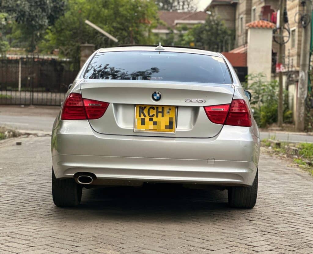 BMW 320i 2010 car for sale under 1.5 million in Kenya