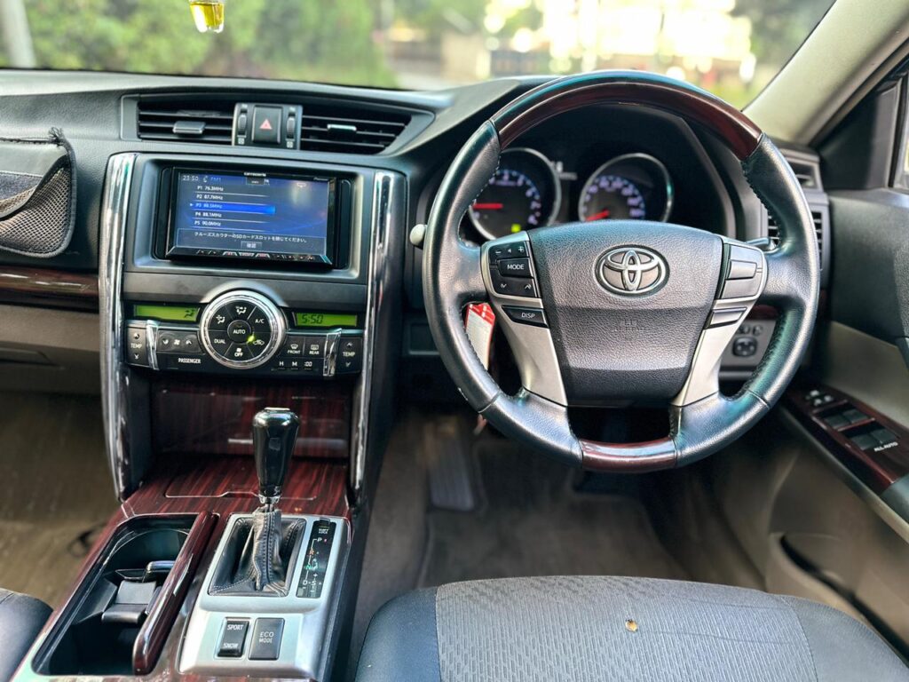 Toyota Mark X 250G 2010 worth 1.5 million in Kenya for sale